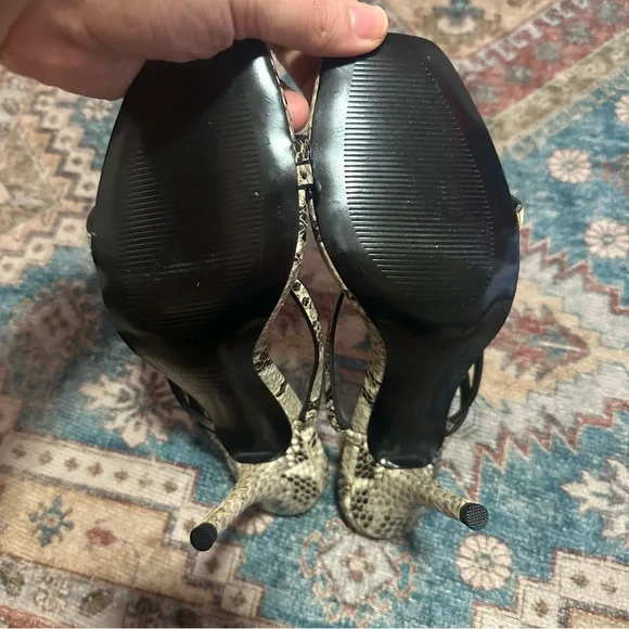 Alias Mae Women's Mollie Heels Open Toe Strappy
Sandals Size 6 or 37 - Picture 6 of 7